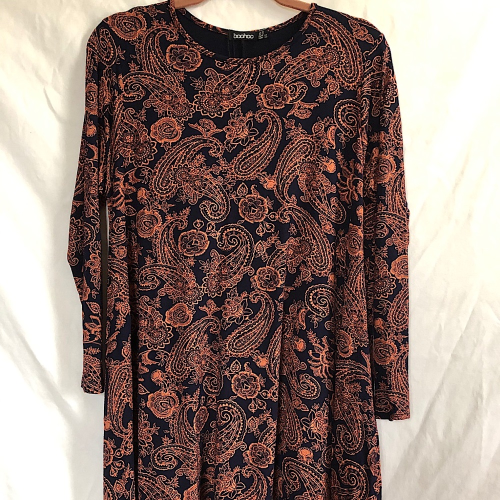 NWOT Boohoo | Above the Knee Paisley Dress